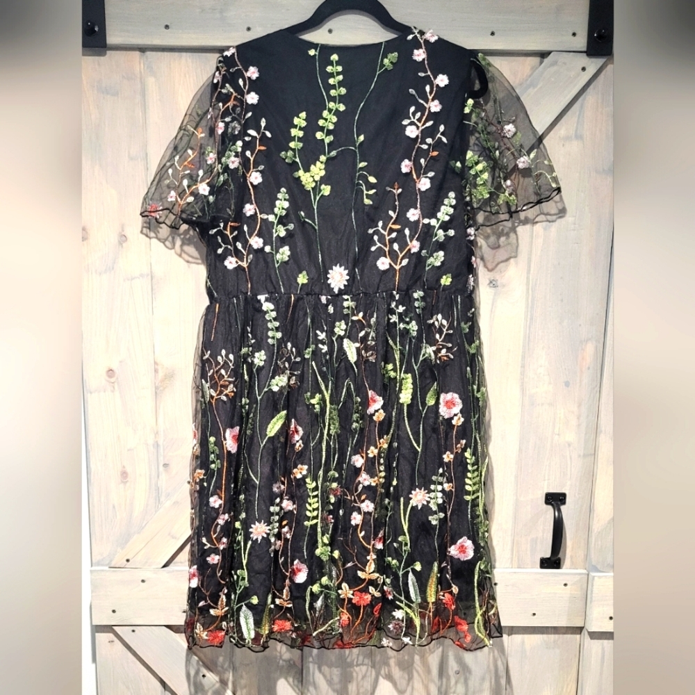 NWT Bloomchic Floral Embroidered Mesh Elastic Waist Dress Size 18/20 - Picture 5 of 12